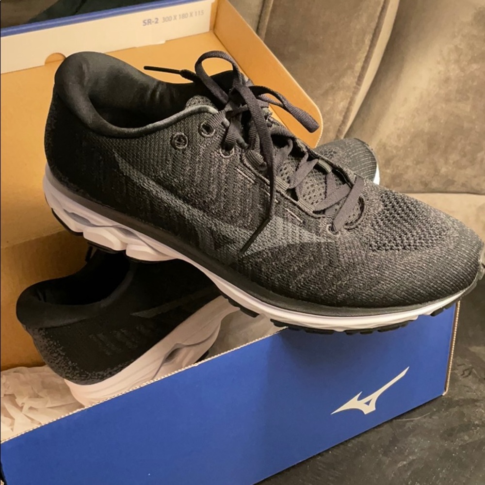 Mizuno Waverider 23 Waveknit size 9